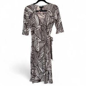 B. Smart Leaf Print Midi Dress